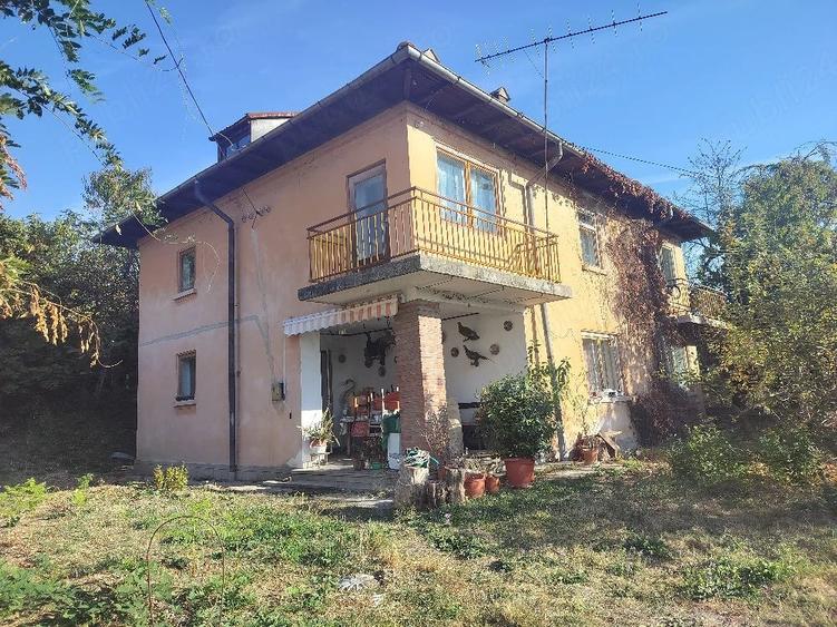 Casă cu Teren 2214 Mp în Central