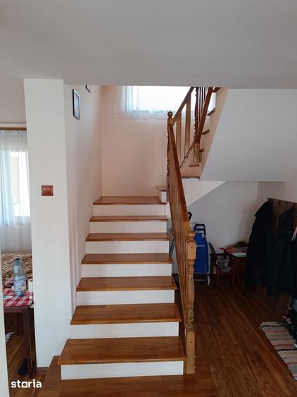 Casă cu 4 camere cu Teren 2500 Mp în Central