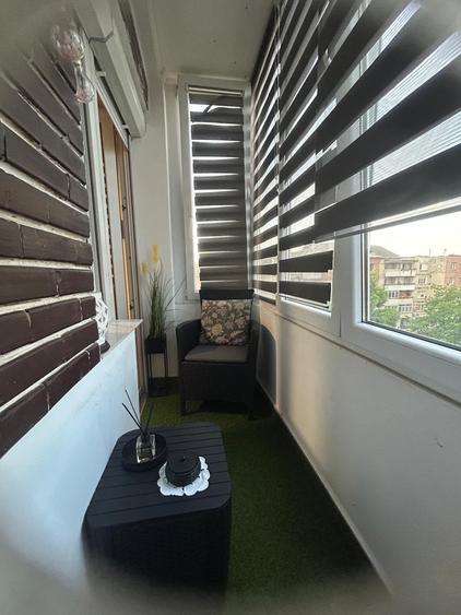 Apartament cu 4 camere decomandat în Central