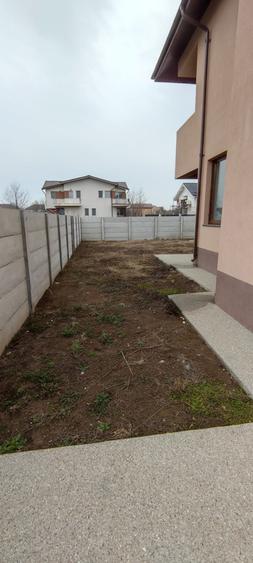 Duplex cu 4 camere cu Teren 300 Mp în Domnești