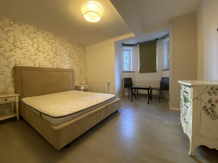 Apartament cu 3 camere semidecomandat în Kiseleff