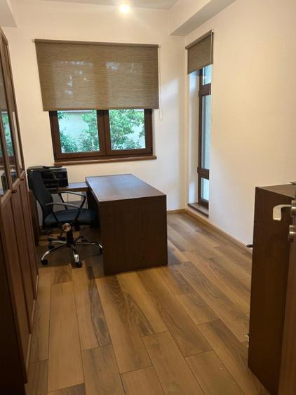 Casă cu 5 camere cu Teren 221 Mp în Obor