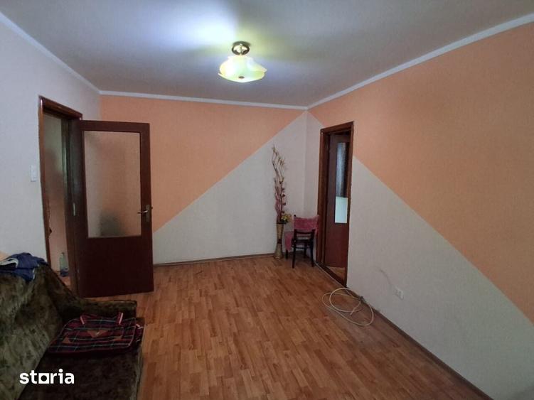 Apartament cu 3 camere decomandat în Sud