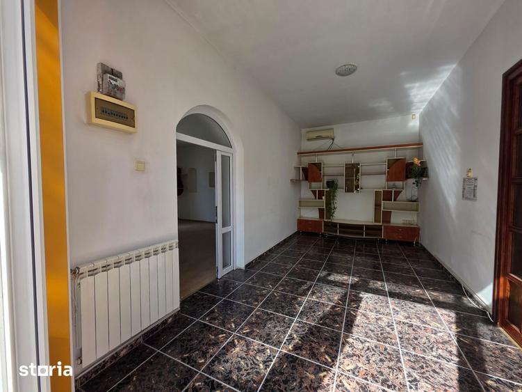 Casă cu 4 camere cu Teren 140 Mp în Central