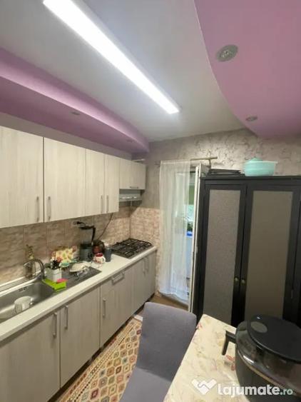 Apartament cu 3 camere decomandat, mobilat în Hotvon