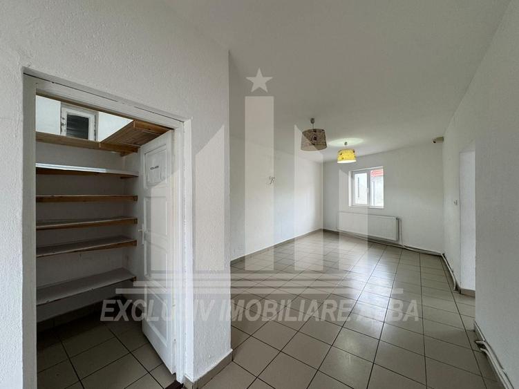Spațiu comercial, de 50 mp, în Periferie