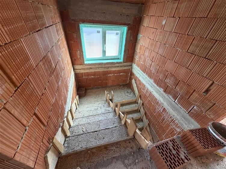 Casă individuală cu 5 camere cu Teren 300 Mp în Betfia