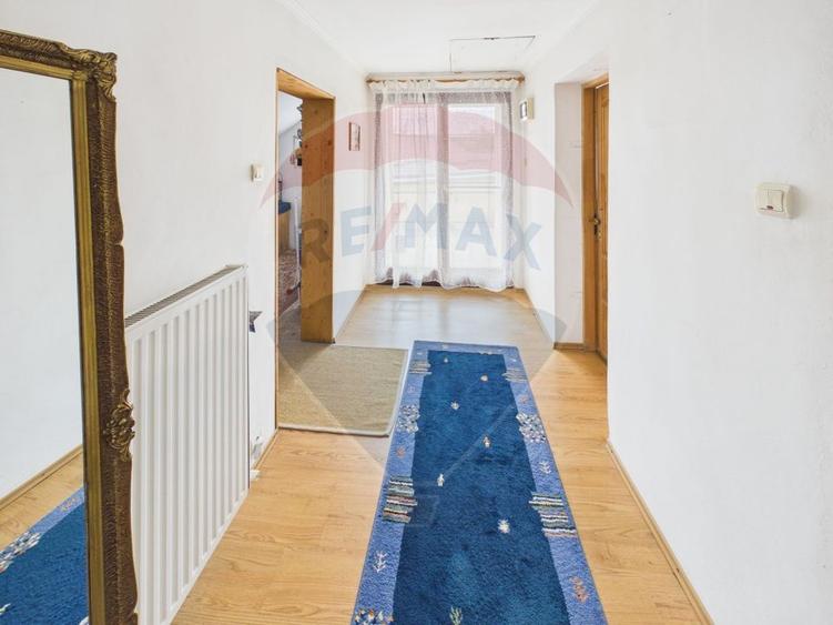 Casă individuală cu 5 camere cu Teren 1000 Mp în Sud