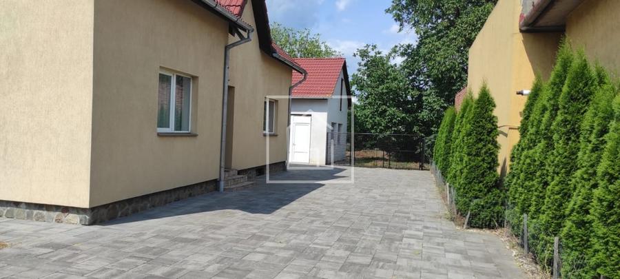 Casă individuală cu 4 camere cu Canalizare în Central