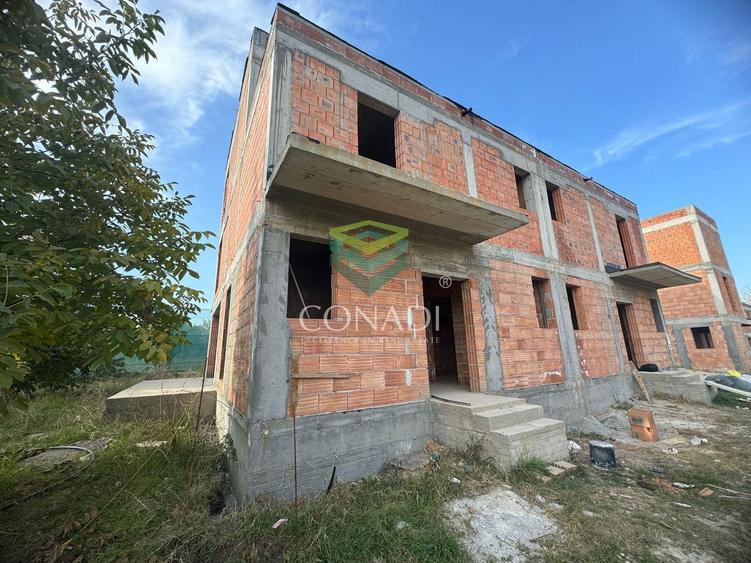 Duplex cu 4 camere cu Canalizare în Tunari