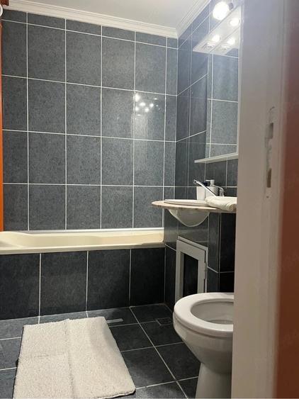Apartament cu 4 camere decomandat în Central