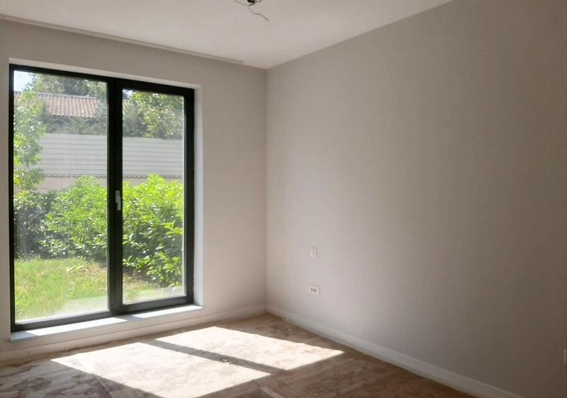 Apartament cu 5 camere decomandat în Dămăroaia