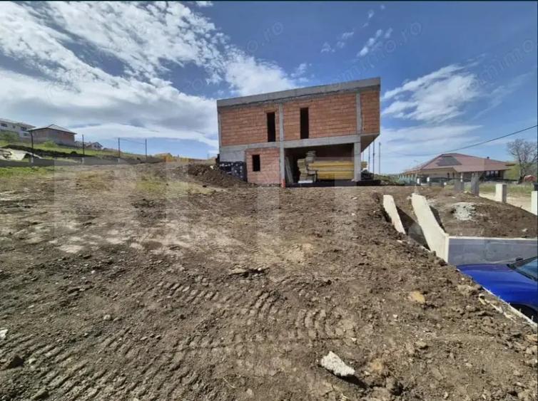 Casă cu Teren 640 Mp în Turda
