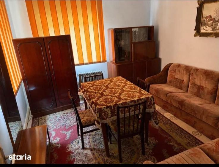 Casă cu 4 camere cu Teren 1300 Mp în Central