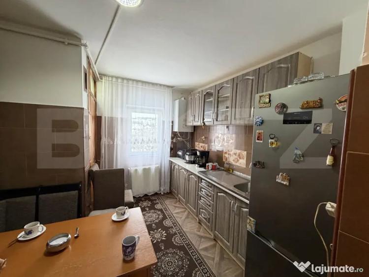 Apartament cu 4 camere decomandat în Central
