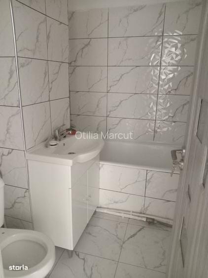 2 Cam Mircea Cel Batran Decomandat, Intermediar