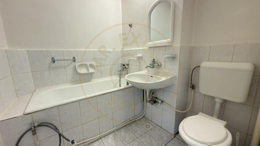 Apartament cu 2 camere semidecomandat, mobilat în Carei