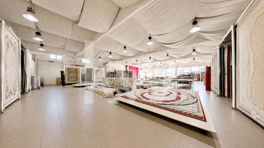 Spațiu comercial, de 443 mp, în Bartolomeu