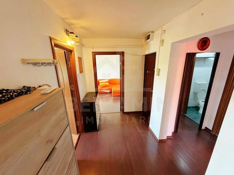 Apartament cu 3 camere decomandat în 1 Mai