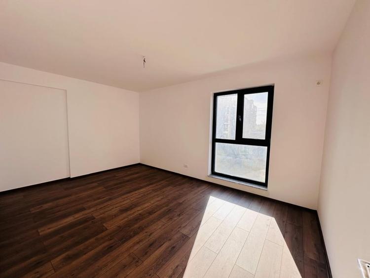 Apartament cu 3 camere semidecomandat în Dămăroaia