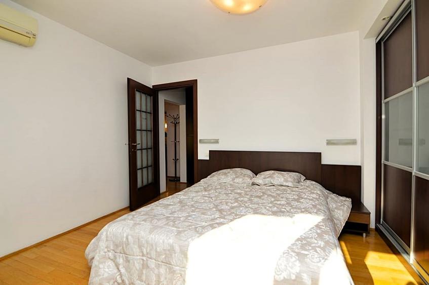 Apartament cu 4 camere decomandat, mobilat în Decebal
