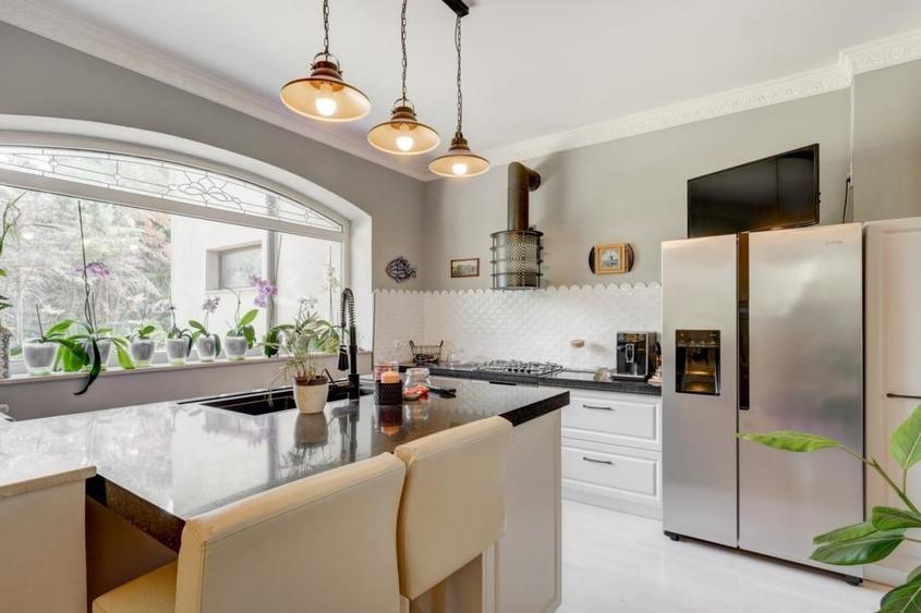 Casă cu 6 camere cu Teren 450 Mp în Băneasa