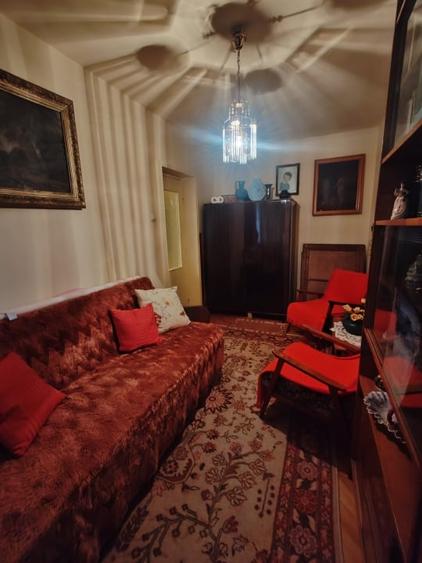 Apartament cu 4 camere decomandat, mobilat în Săsar