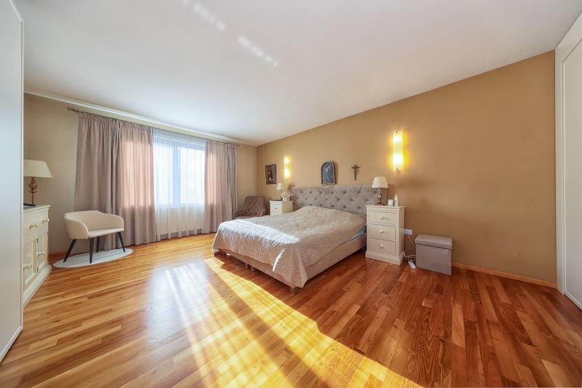 Duplex cu 4 camere cu Canalizare în Central