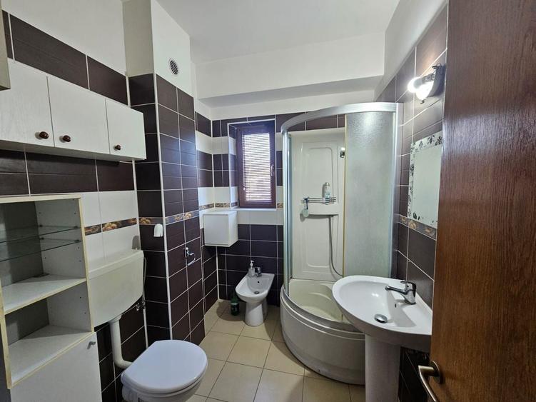 Apartament cu 3 camere decomandat în Găvana Platou
