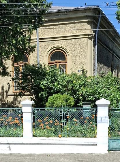 Casă cu 2 camere cu Teren 1500 Mp în Pod