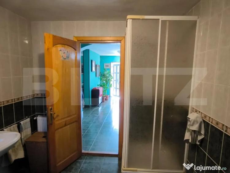 Casă cu 7 camere cu Teren 1430 Mp în Central