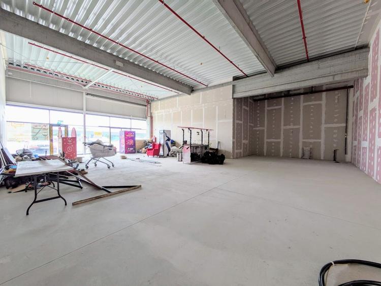 Spațiu comercial, de 186.7200012207 mp, în Moșnița Nouă