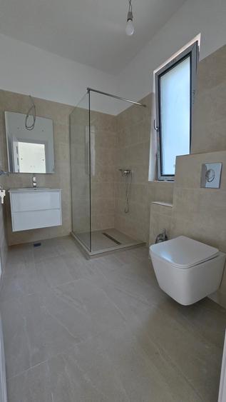 Casă individuală cu 4 camere cu Canalizare în Central