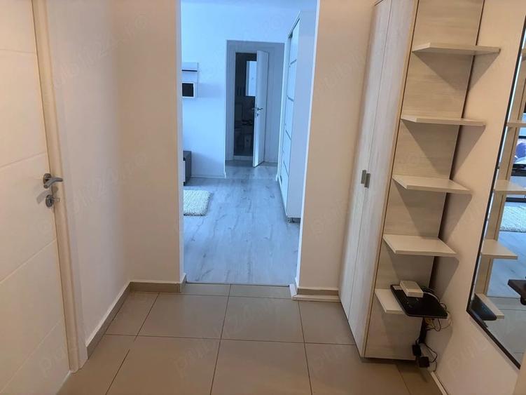 Apartament cu 3 camere semidecomandat în Drumul Taberei