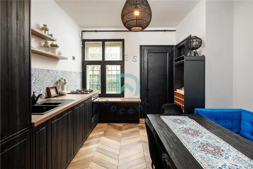 Apartament cu 4 camere decomandat în Centrul Istoric