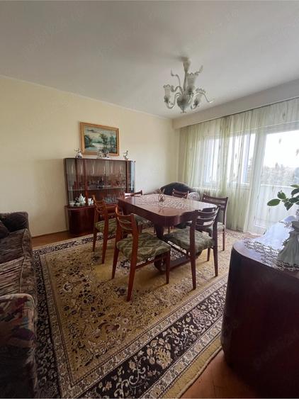 Apartament cu 4 camere decomandat în Central