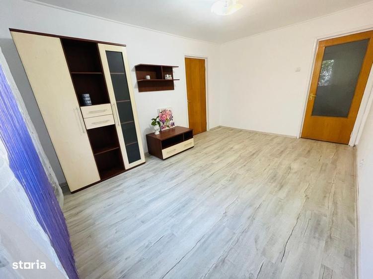 Apartament cu 3 camere semidecomandat în Lacul Tei