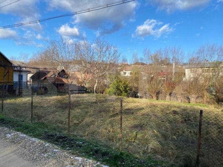 Casă individuală cu 3 camere cu Teren 1048 Mp în Siret