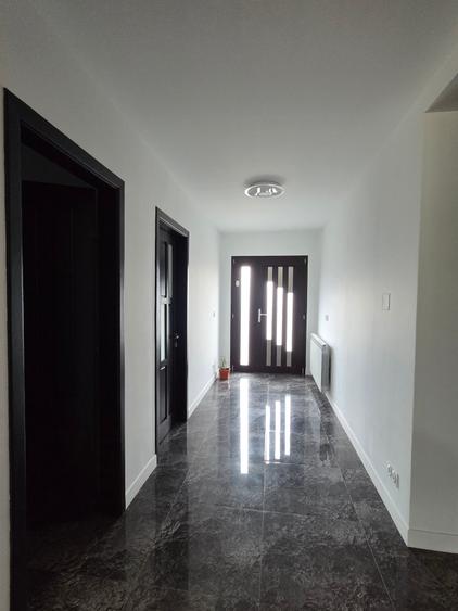Casă individuală cu 5 camere cu Teren 2867 Mp în Exterior Vest