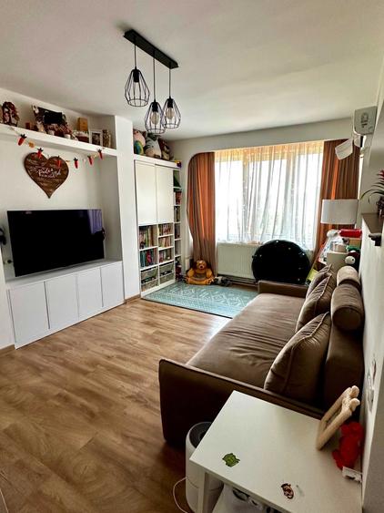 Apartament cu 4 camere decomandat în Central