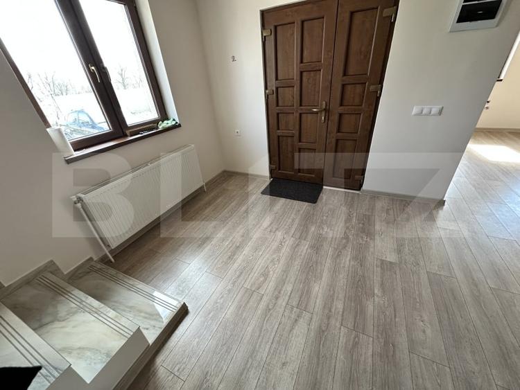 Casă individuală cu 7 camere cu Canalizare în Simeria