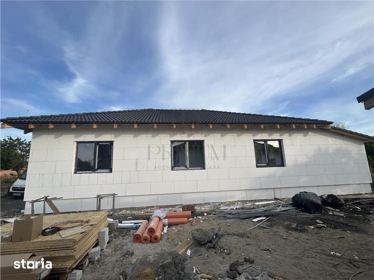 Casă cu 4 camere cu Teren 400 Mp în Sânmihaiu Român