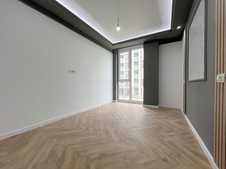 Apartament cu 3 camere semidecomandat în Torontalului
