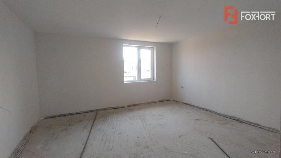 Casă cu 5 camere cu Teren 521 Mp în Utvin
