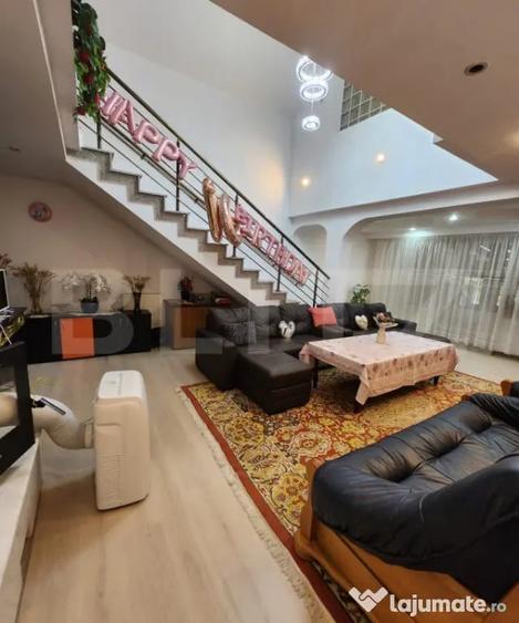 Casă cu 9 camere cu Teren 1500 Mp în Criș