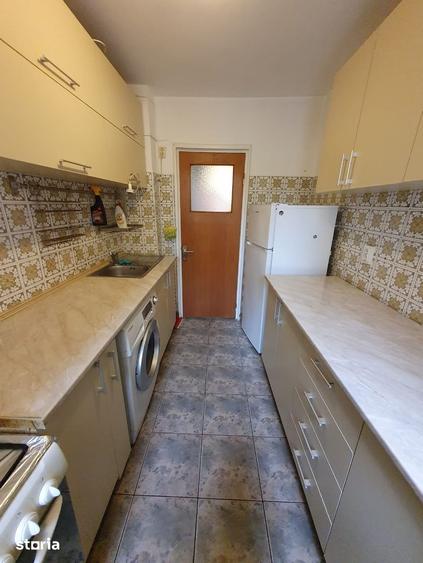 Apartament cu 3 camere semidecomandat în Drumul Taberei