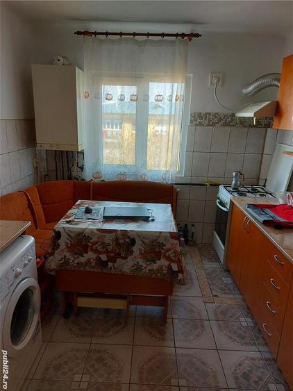 Apartament cu 3 camere decomandat în Rovine
