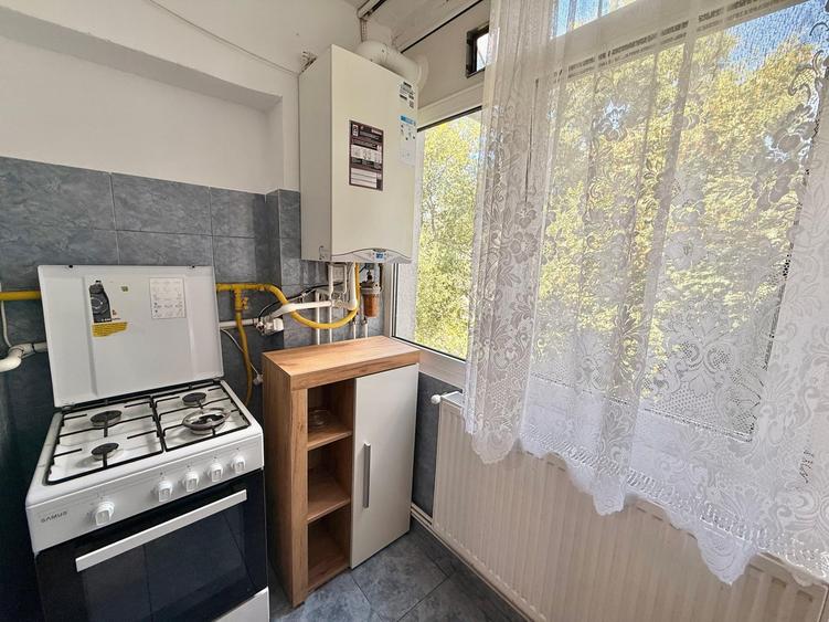 Apartament cu 2 camere decomandat, mobilat în Nicolina
