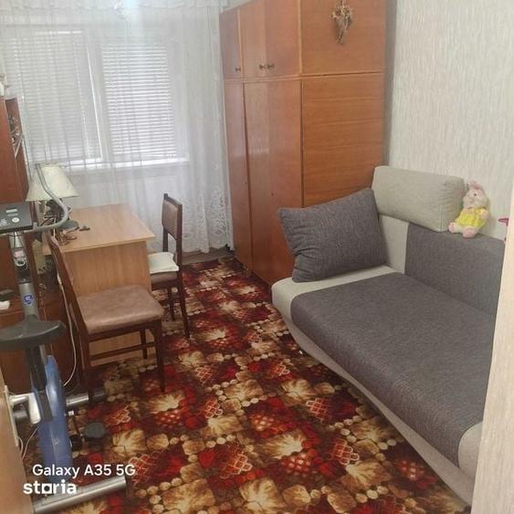 Apartament cu 4 camere decomandat în Central