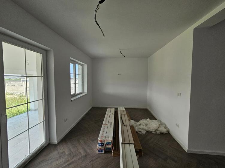 Duplex cu 3 camere cu Teren 300 Mp în Urseni